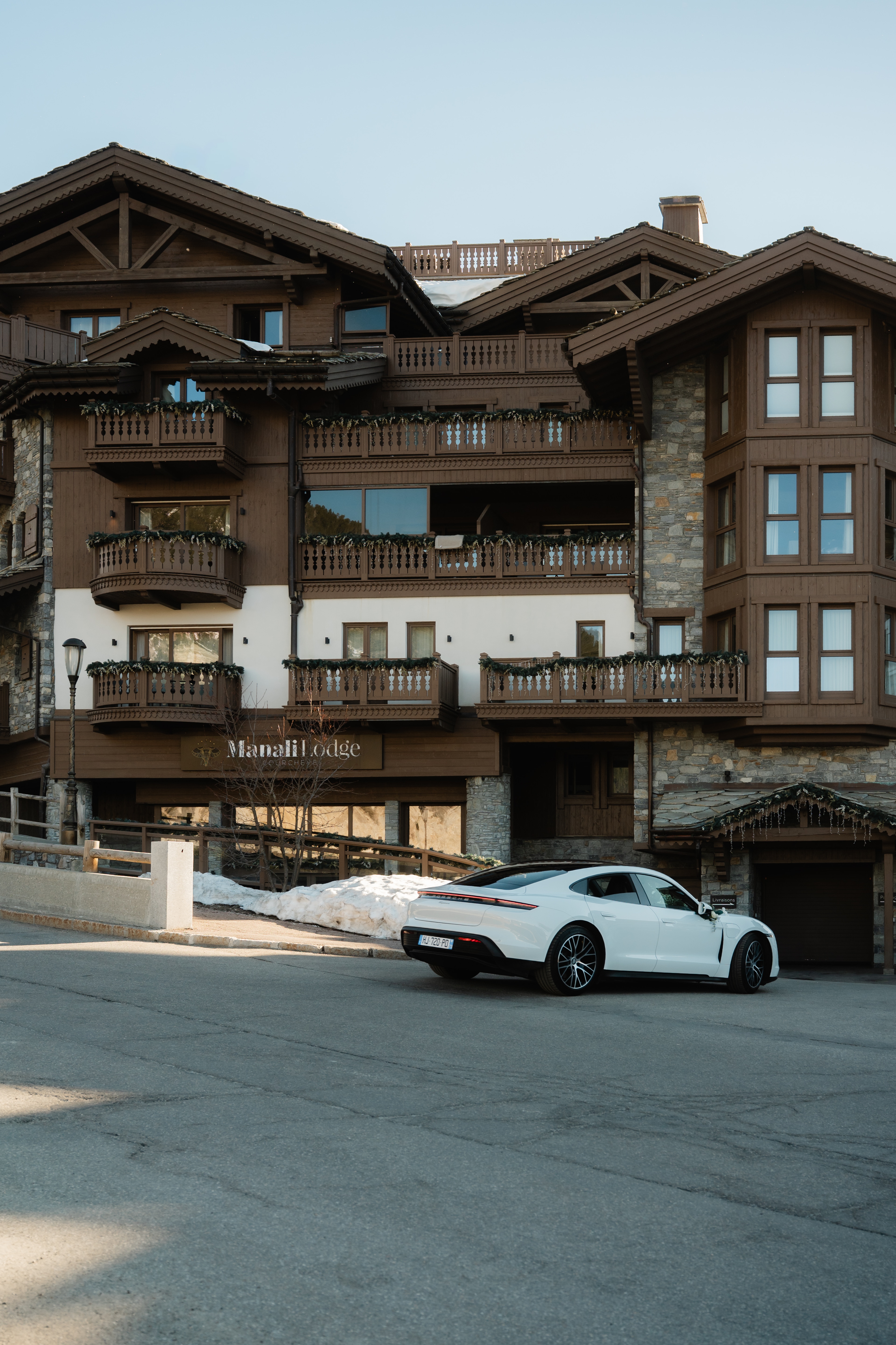Porsche Taycan photo 2