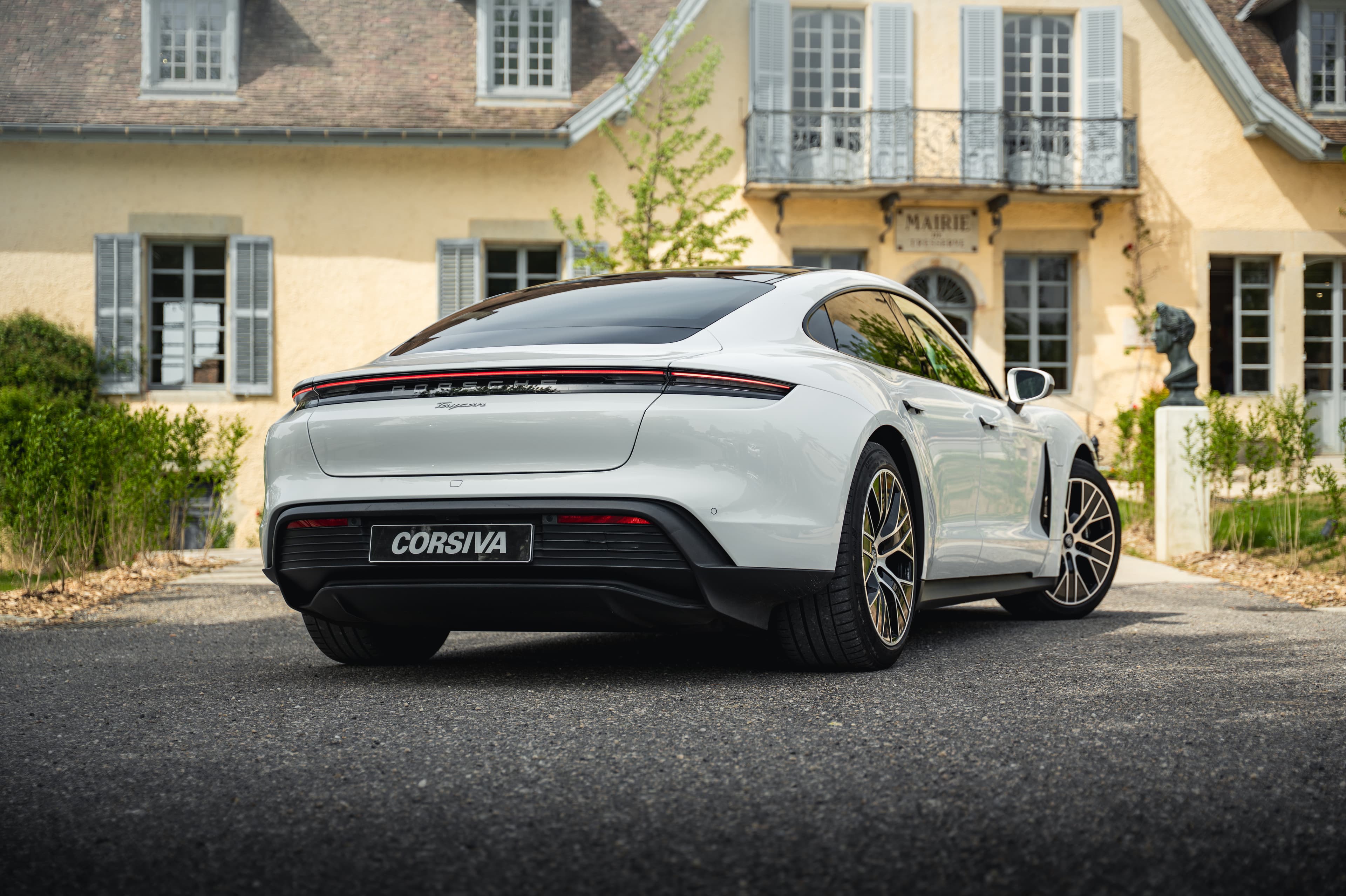 Porsche Taycan — photo 4
