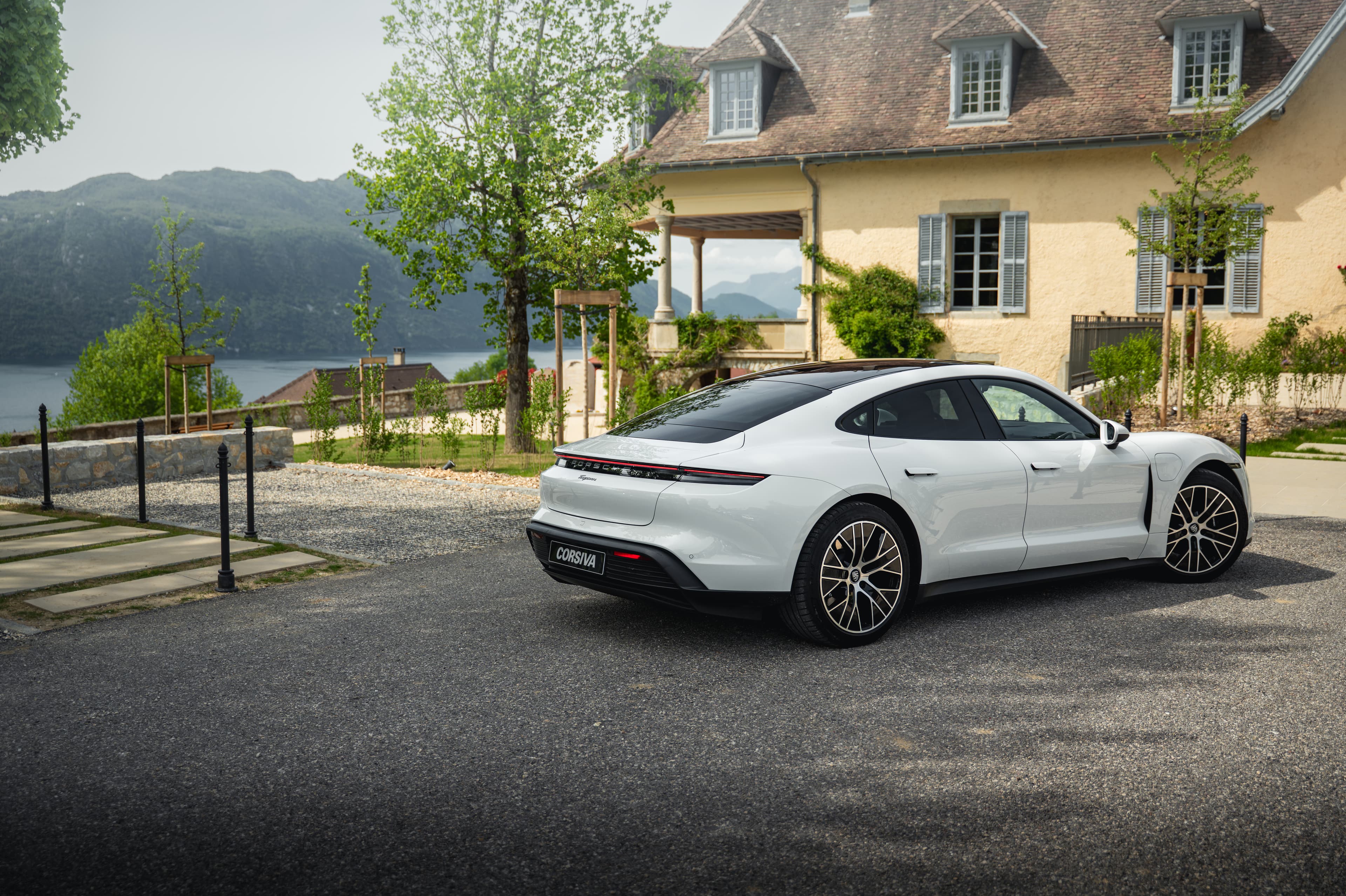 Porsche Taycan — photo 2