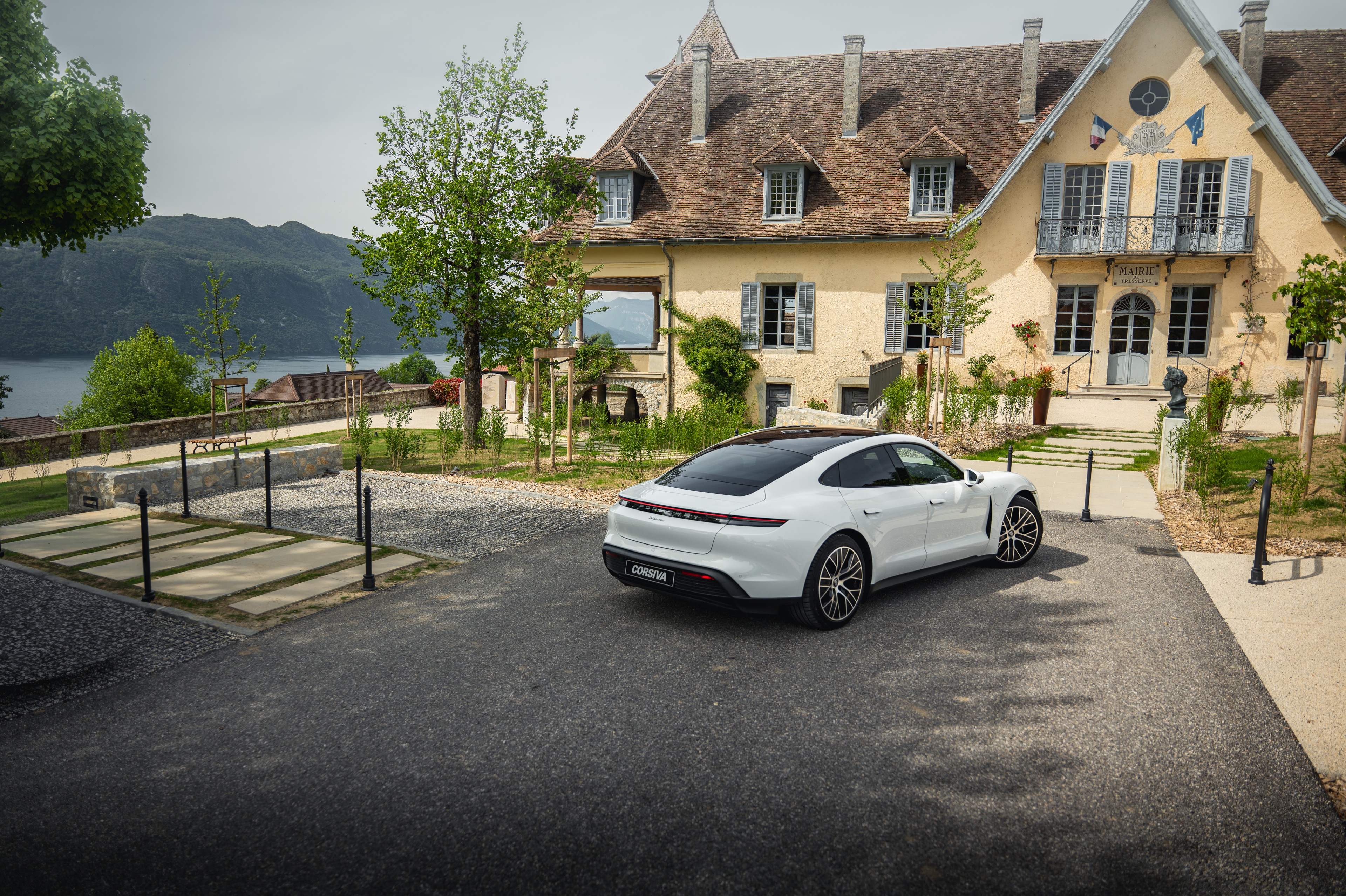 Porsche Taycan photo 3